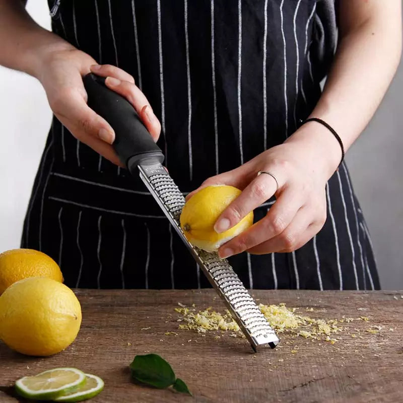 Multifunctional stainless steel grater